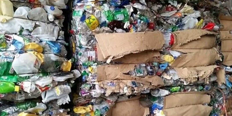 https://www.arezio.it/ - rMIX: Vendita di Rifiuti Plastici in HDPE e rPET Composti da Bottiglie
